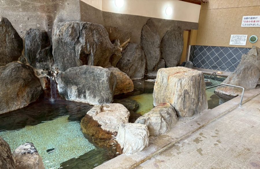 原鶴温泉やぐるま荘岩風呂